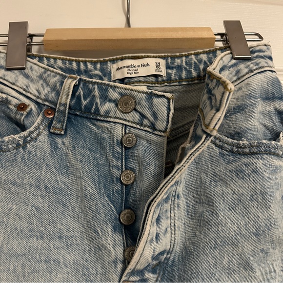 Abercrombie & Fitch Curve Love High Rise Dad Jean - Picture 4 of 4